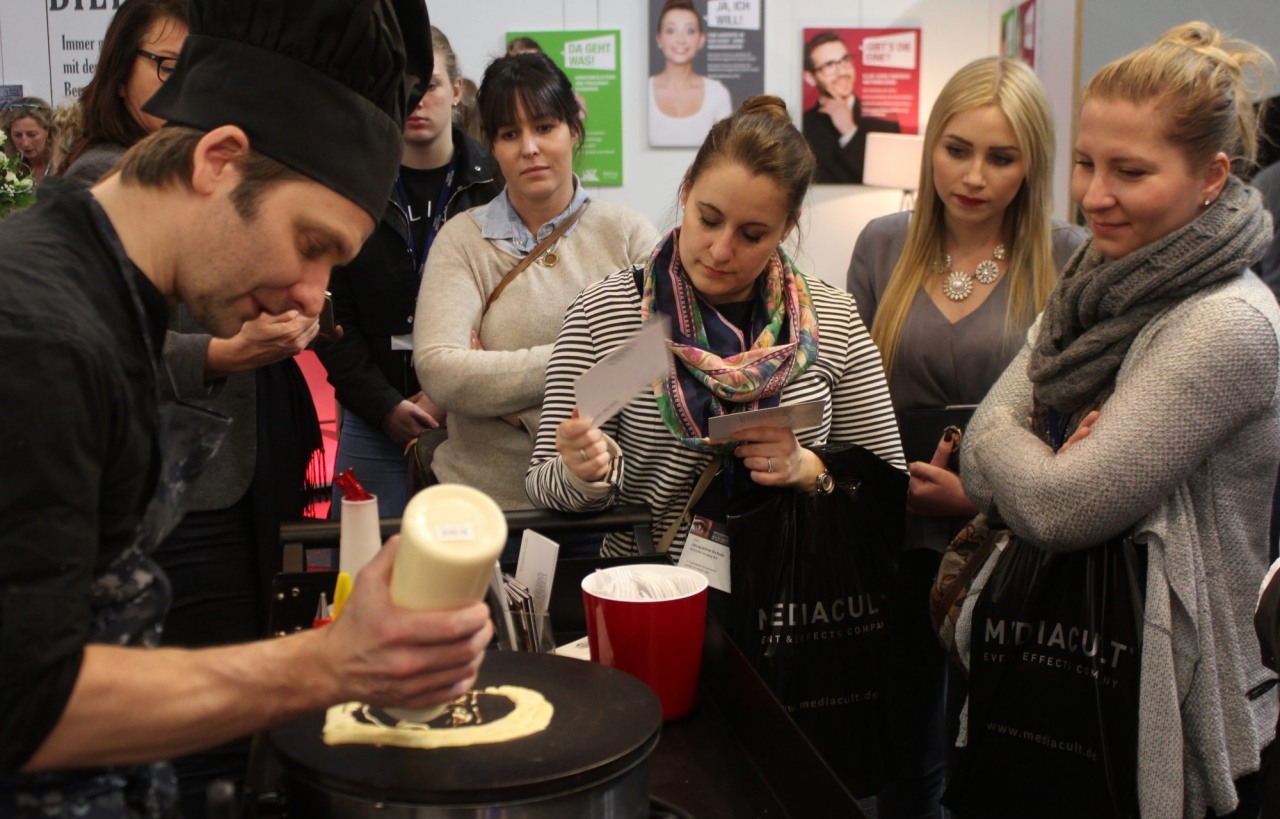 Pancake Art live